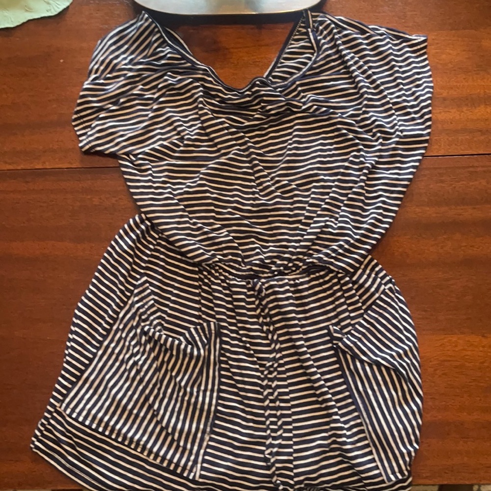 Lila Clothing Romper. Women’s Small.